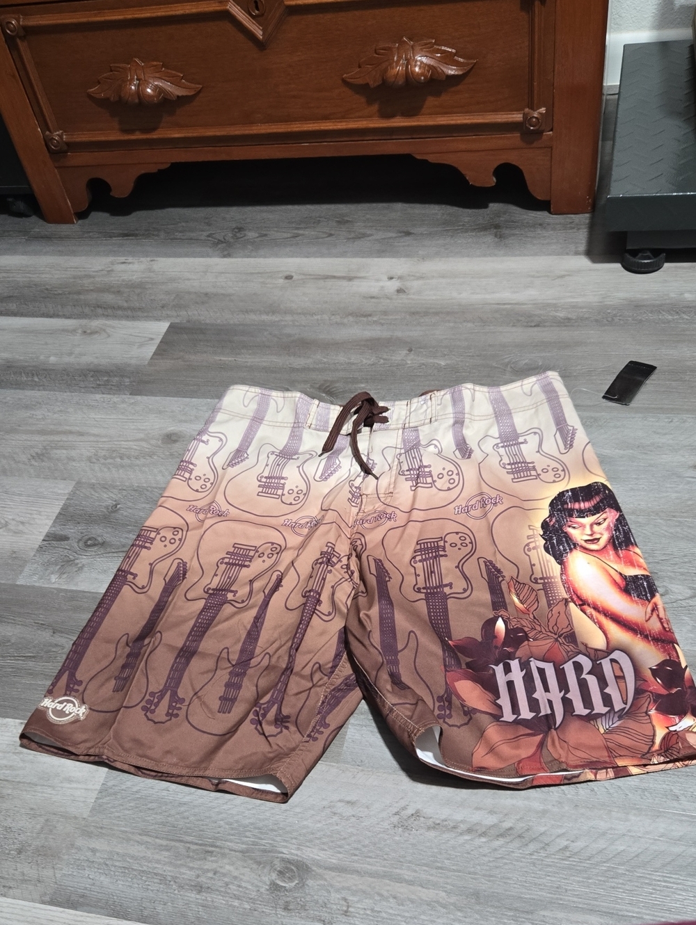 Hard Rock Cafe Brown Gradient Guitar-Print Men's Shorts